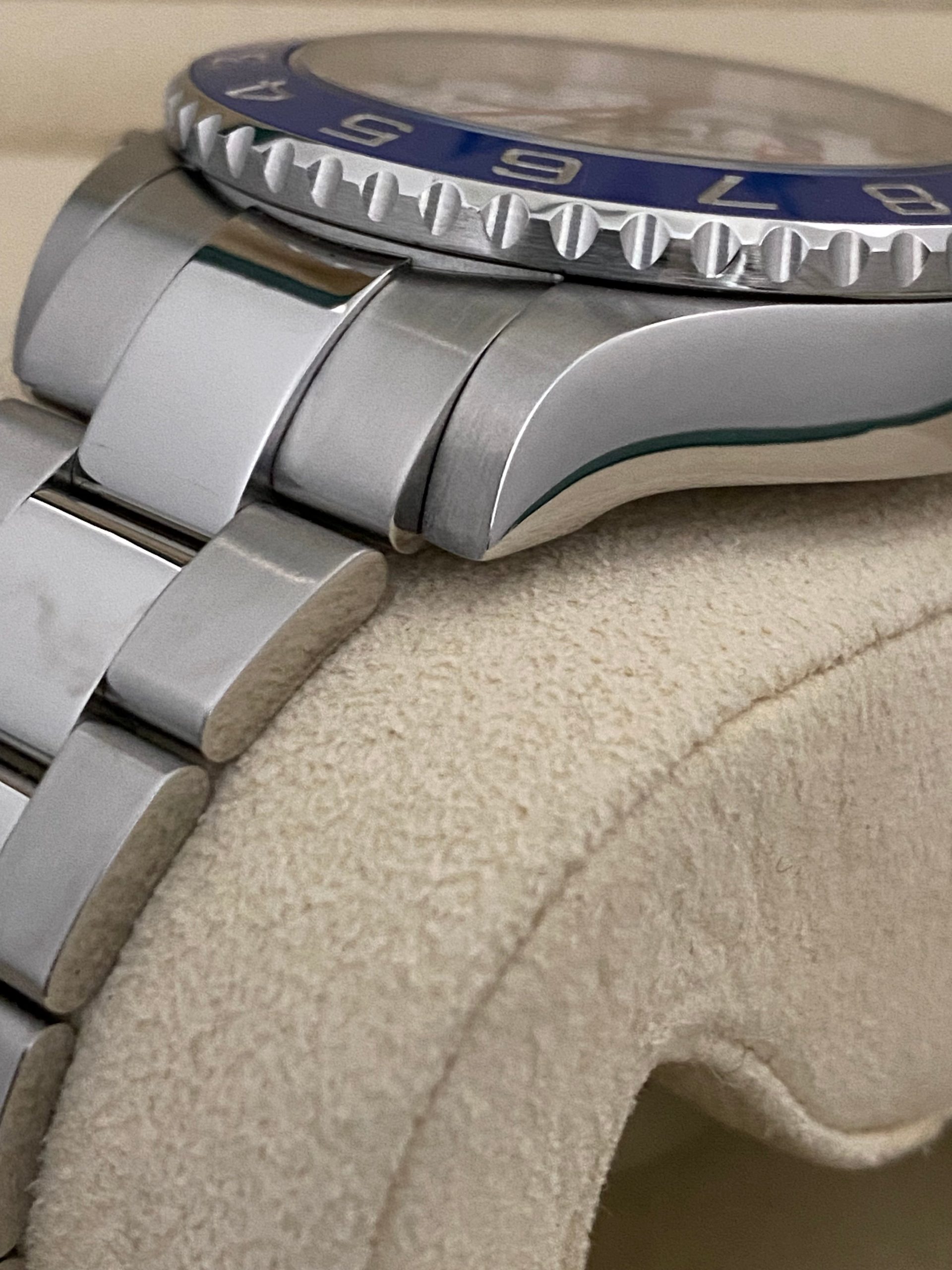 Rolex Yacht-Master II - White Dial Blue Hands - 116680
