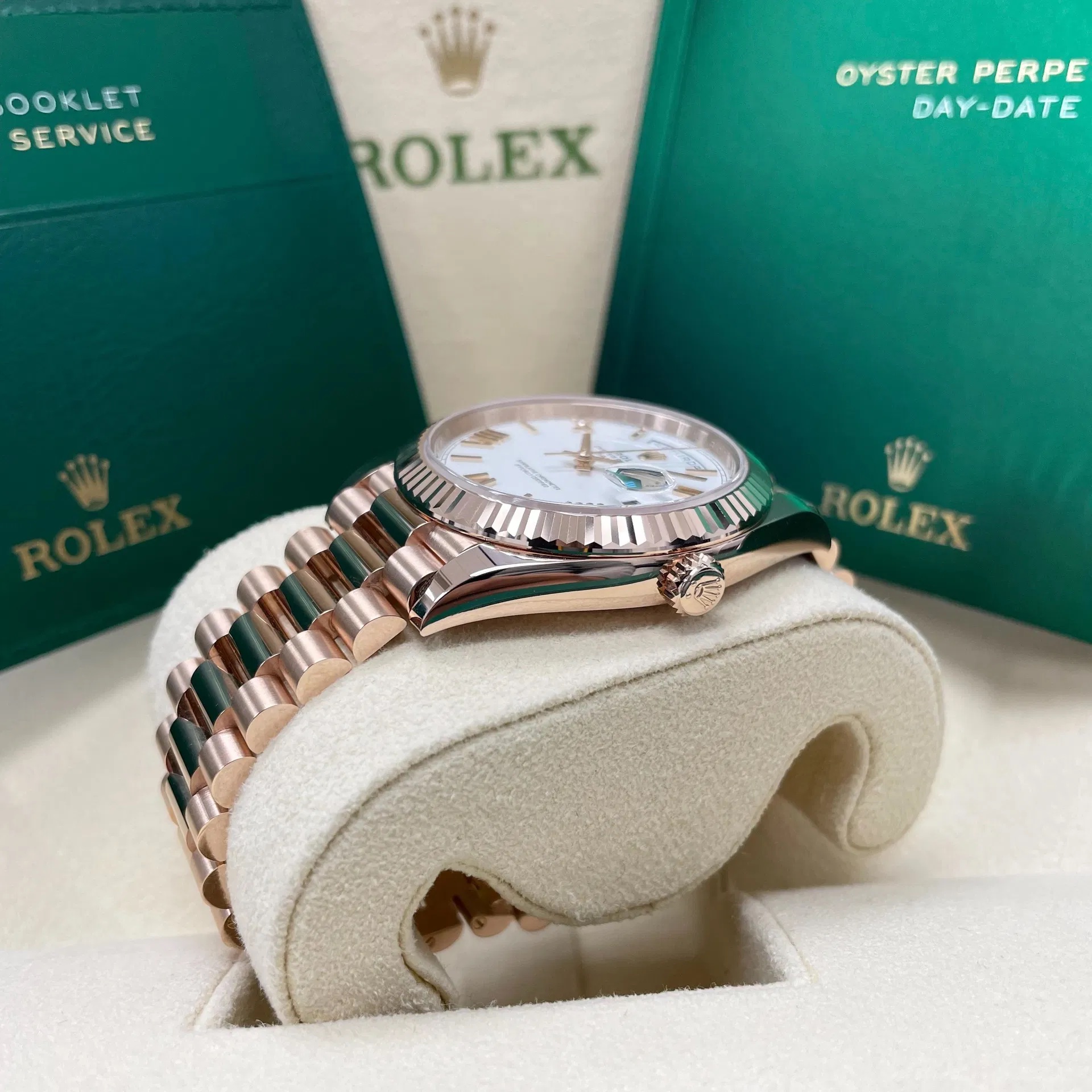 2024 Rolex Day-Date 40 Rose Gold / Fluted / White / Roman complete full set brand new.