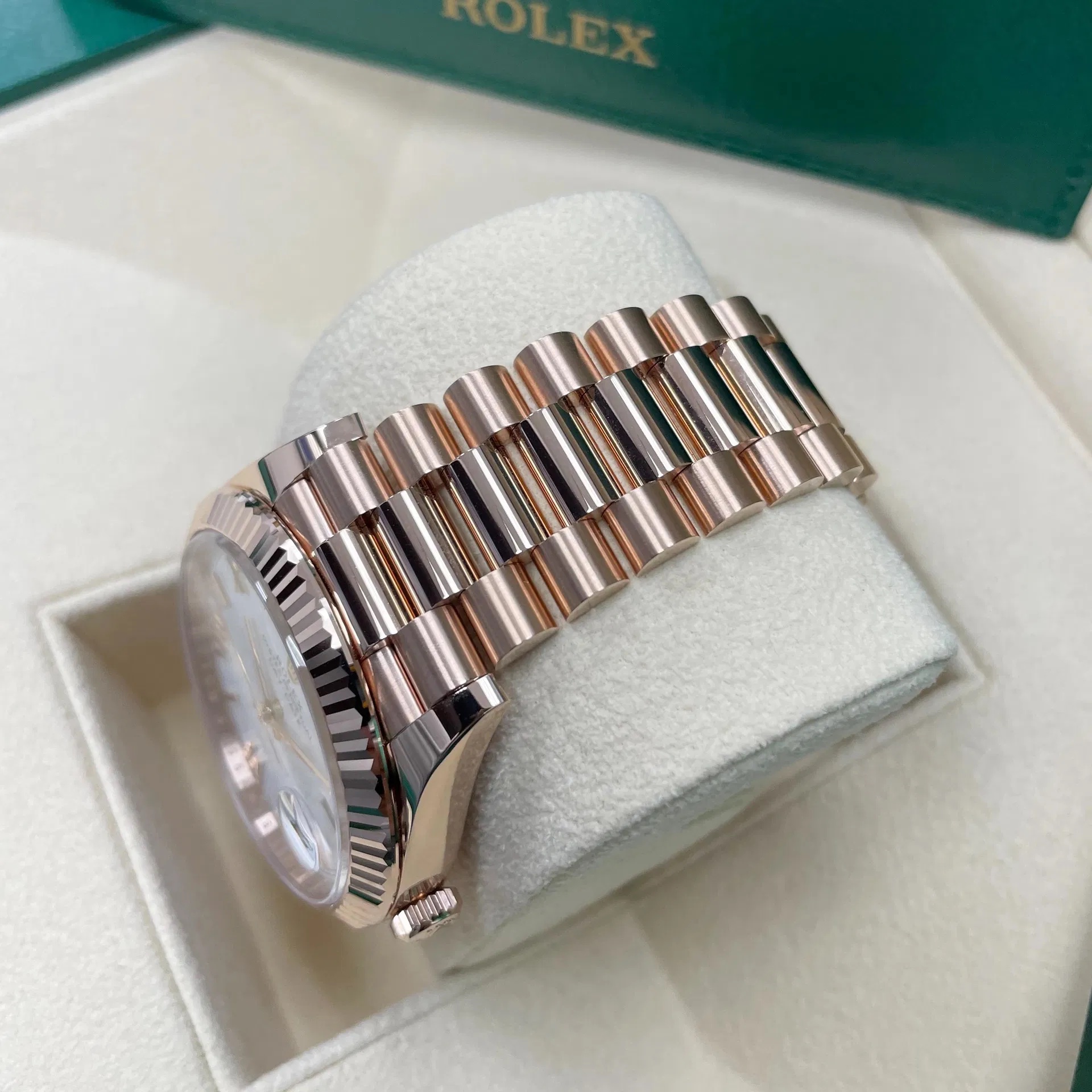 2024 Rolex Day-Date 40 Rose Gold / Fluted / White / Roman complete full set brand new.