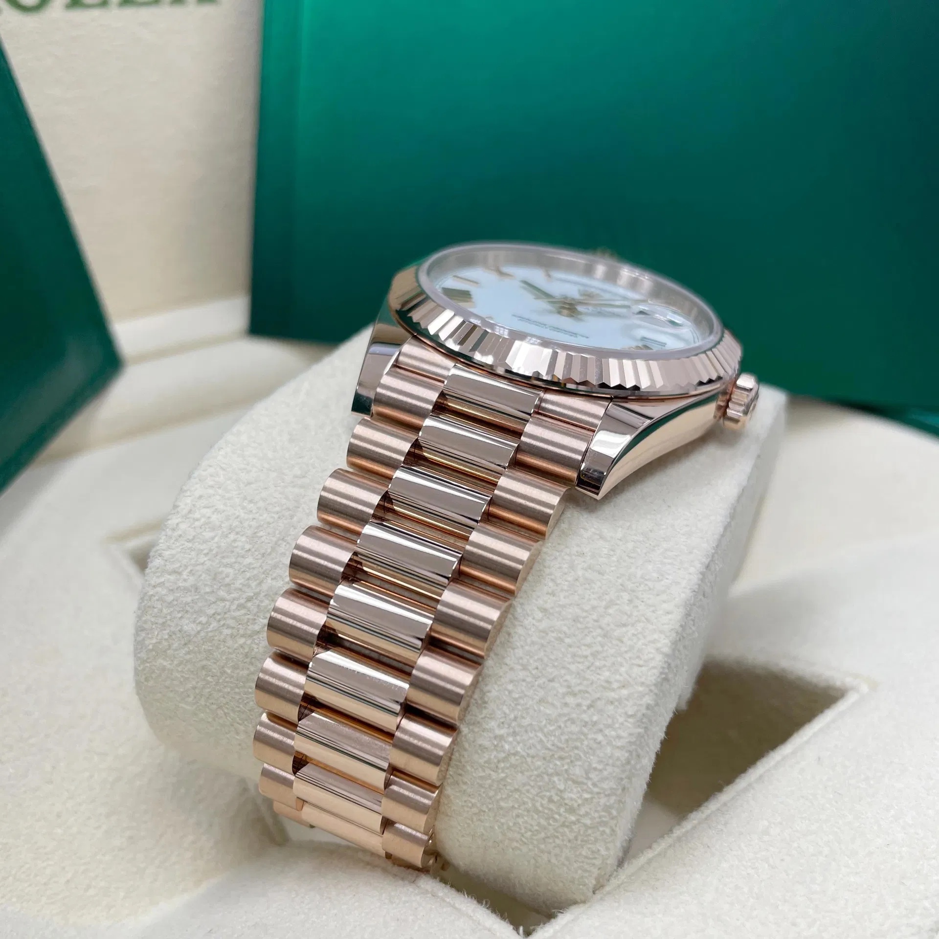 2024 Rolex Day-Date 40 Rose Gold / Fluted / White / Roman complete full set brand new.